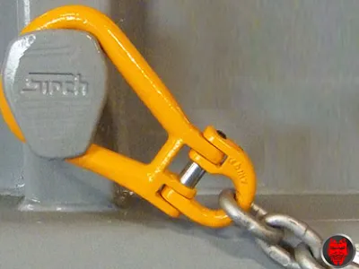 Anschlag an Container mit Absetzkippergarnitut AE63