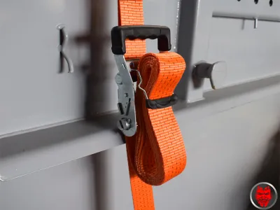 Zurrgurt mit Gurtbandhalter